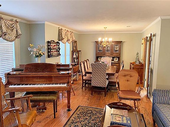 2nd image of 2605 Huntington Dr
