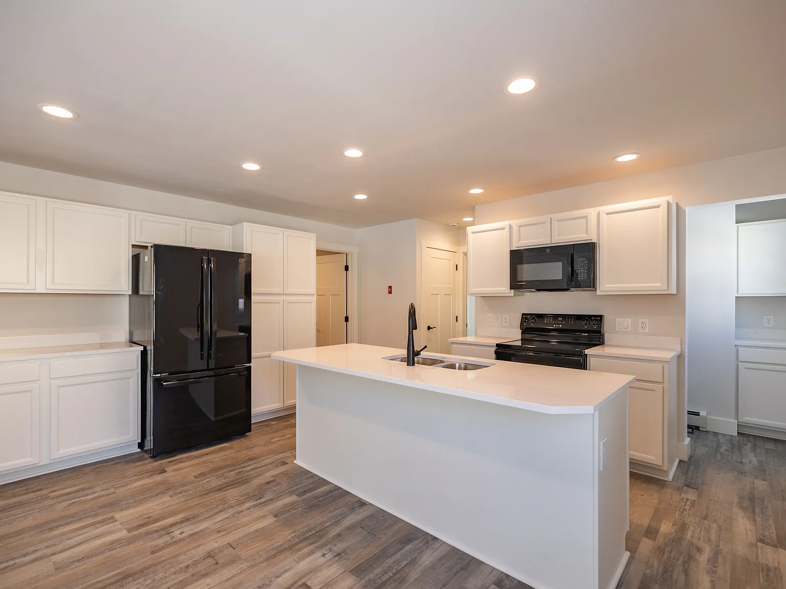 3 bed, 1456 sqft, $2,000 — Photo 3