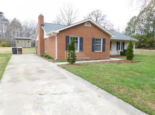 4921 Chaucer Dr, Greensboro, NC 27407