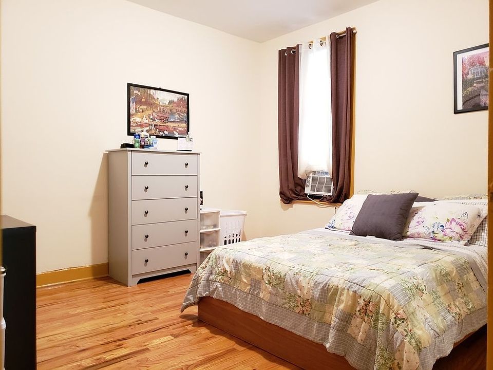 1st image of 3039 33rd St APT 2R