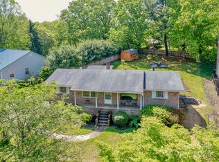 5 Powers Dr, Asheville, NC 28806