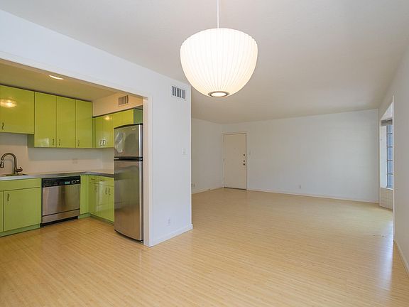 4th image of 300 Crockett St APT 119