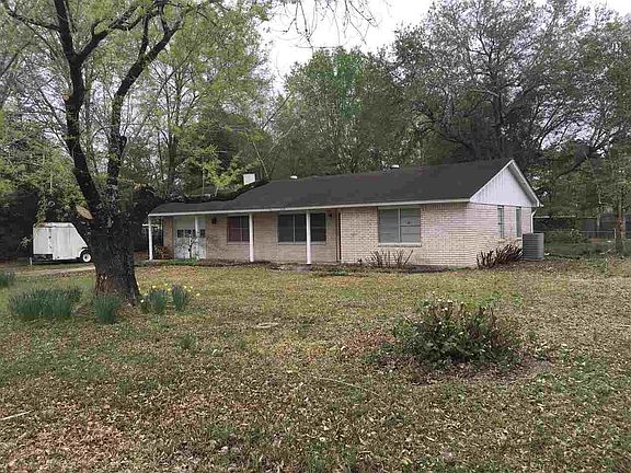 2nd image of 205 E Freddye Ave