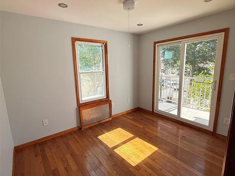 21734 Hempstead Ave — Photo 8
