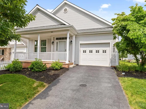 424 Haymarket Ln, Lititz, PA 17543