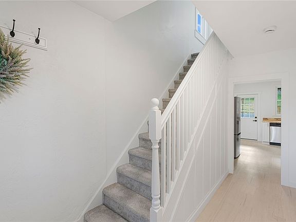5th image of 2033 Plainview Ave