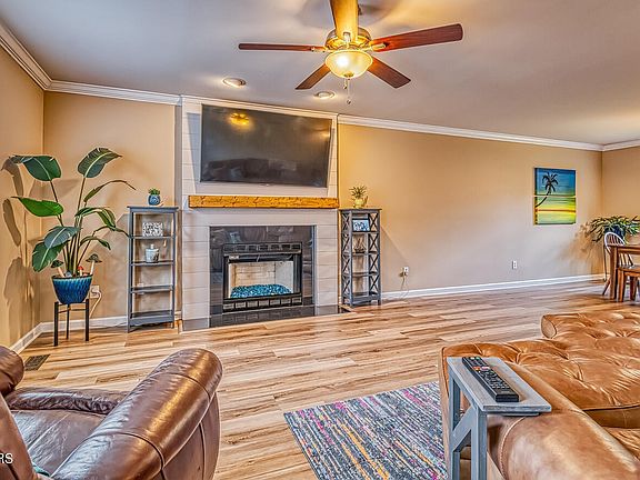 5th image of 2907 Large Oak Ln
