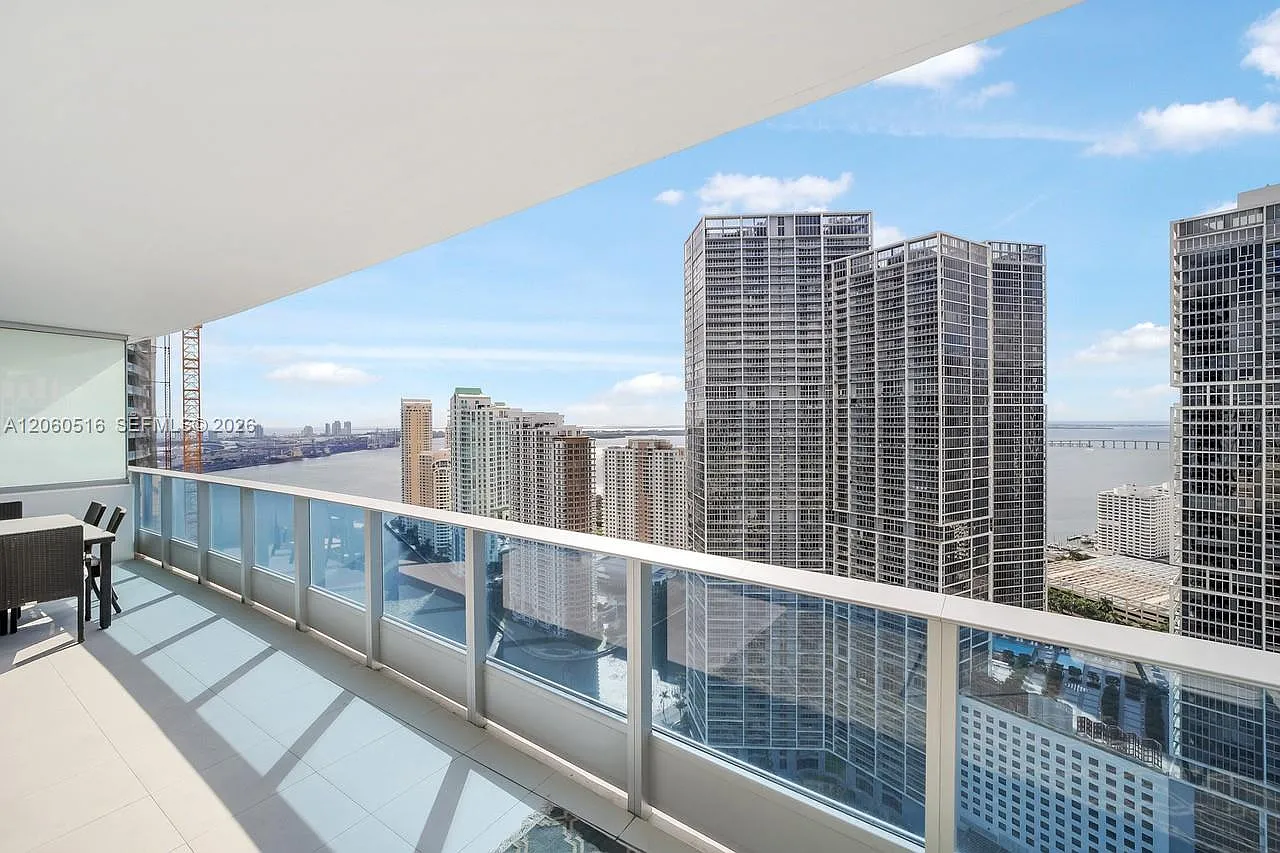 Epic West Condo — Photo 1
