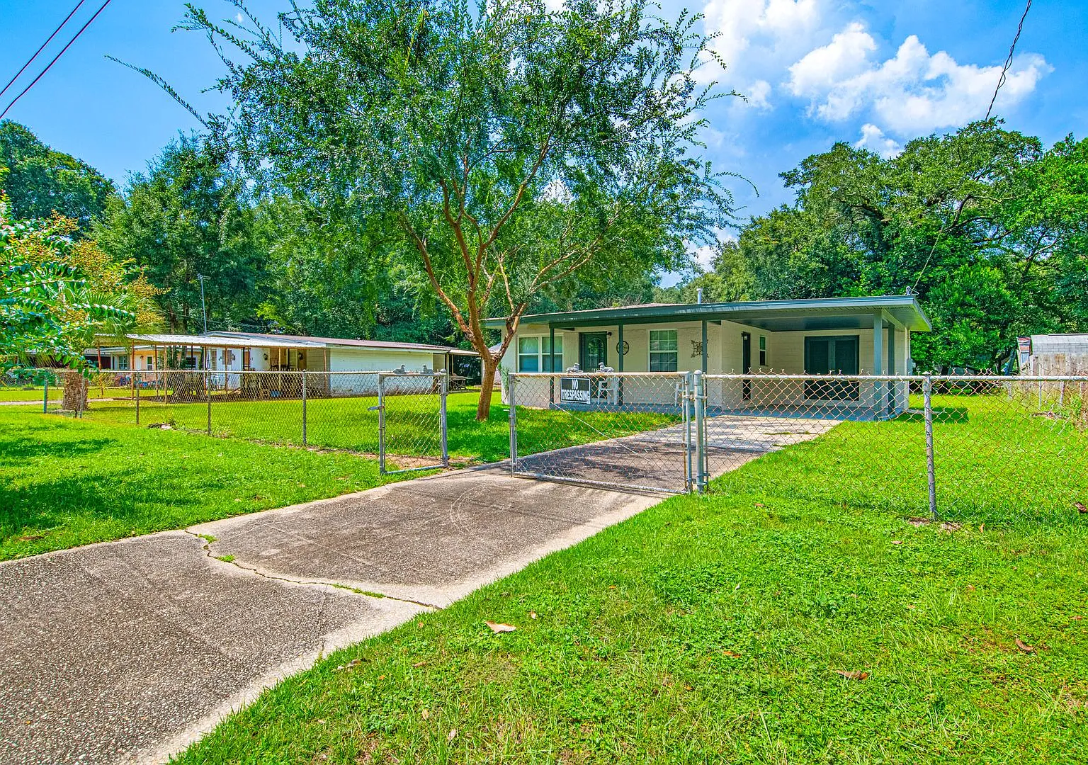 Freshly Remodeled 3 Bed Home in West Pensacola — Photo 1