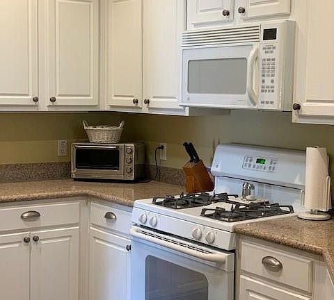 4th image of 300 Portsmouth Dr