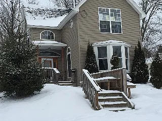 4 Maple Pl photo 1