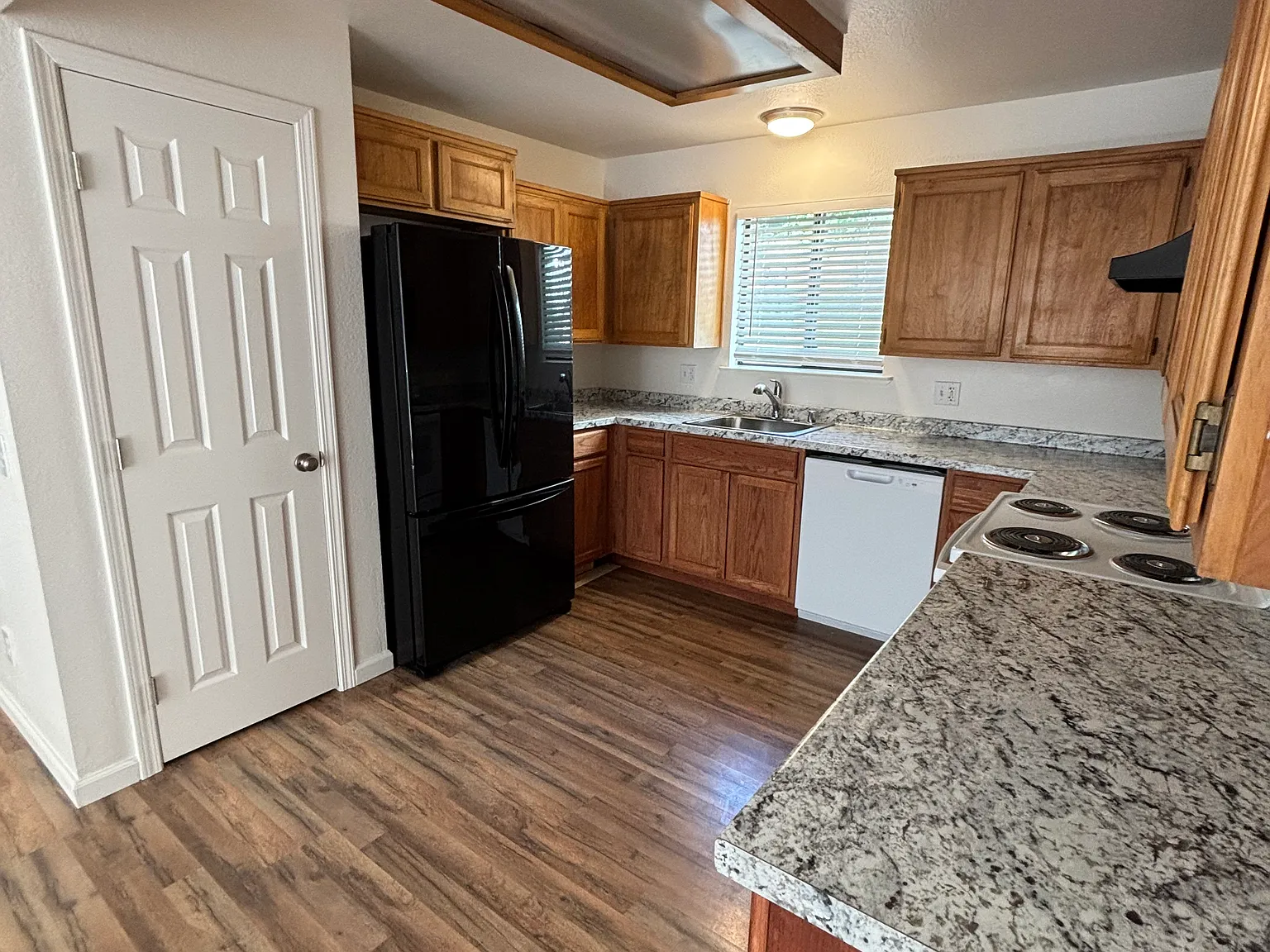 2 bed, 900 sqft, $2,000 — Photo 1
