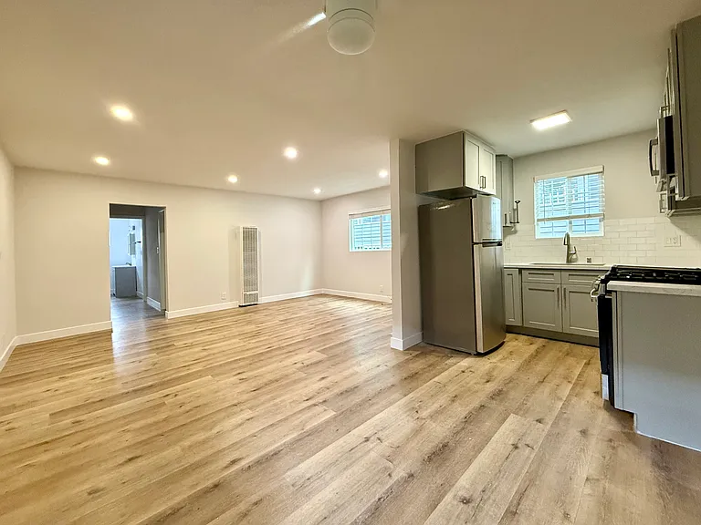 6938 Kester Ave #2 — Photo 2