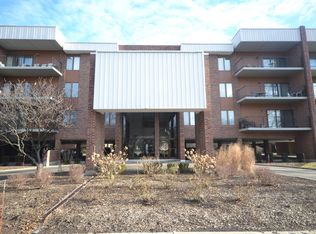 6525 Main St APT 202, Downers Grove, IL 60516
