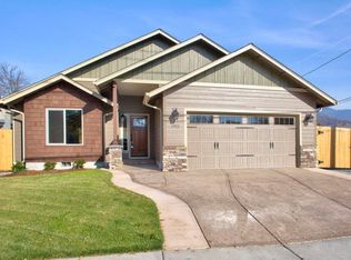 1412 SE North St, Grants Pass, OR 97526