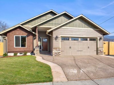 1412 SE North St, Grants Pass, OR, 97526