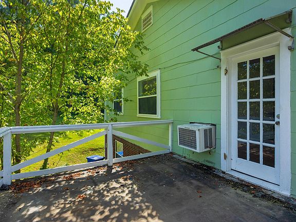 4th image of 3720 Tacoma Ave
