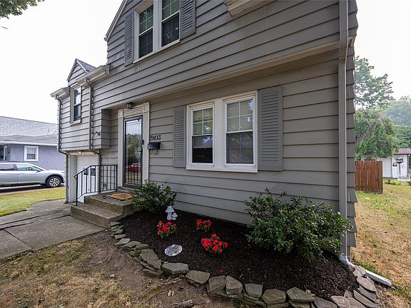 3rd image of 2803 Oakwood St