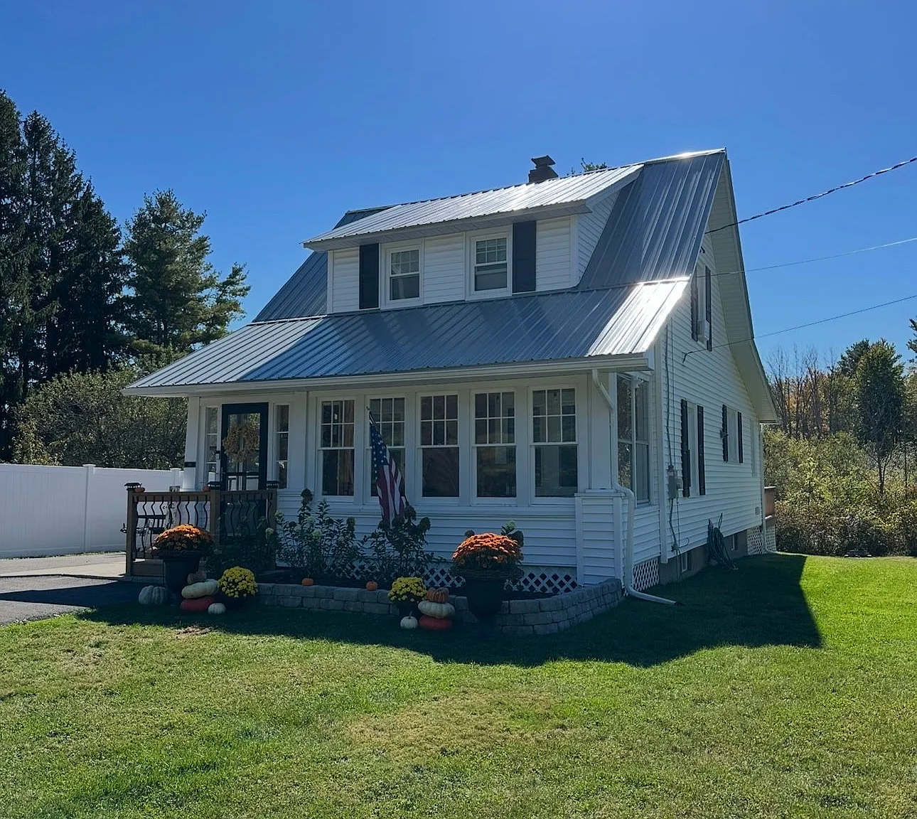 3 bed, 2.0 bath, 1000 sqft, $2,150 — Photo 1