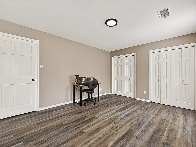919 Longview Dr — Photo 18