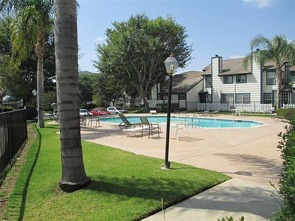 3rd image of 365 Jeremiah Dr Unit E