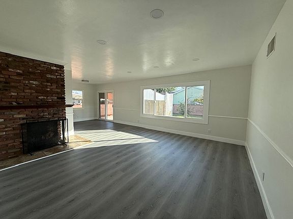 4th image of 9272 Imperial Ave