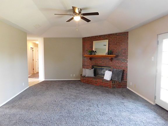 3rd image of 8713 Rainbow Dr