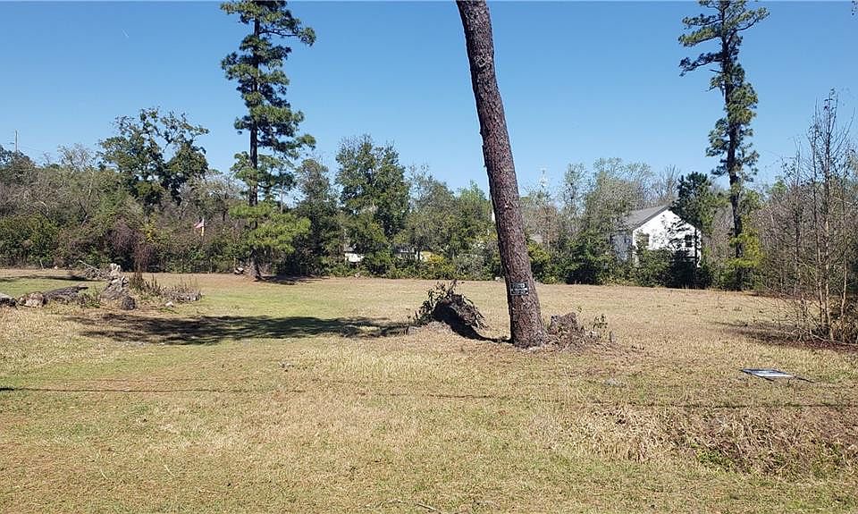 1st image of 127 Village Dr