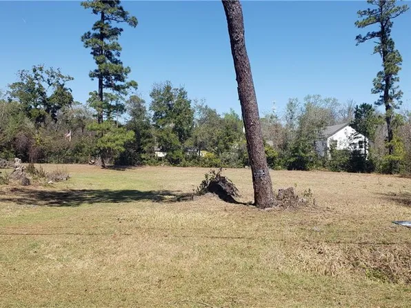 127 Village Dr, Saint Simons Island, GA 31522