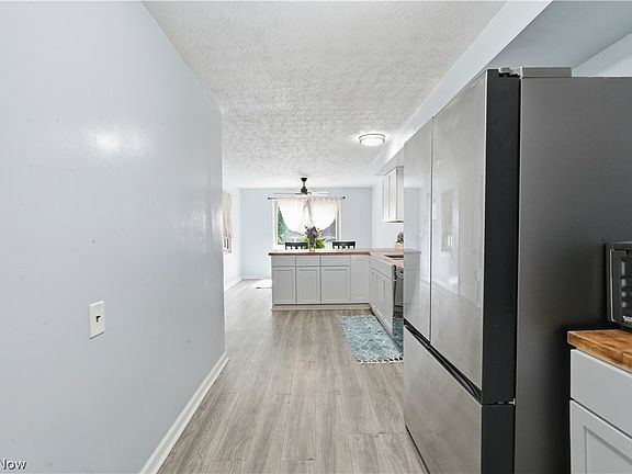 5th image of 829 Lake Dr