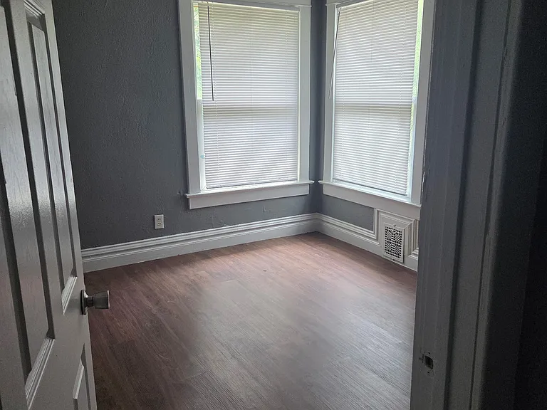 704 E Lasalle St — Photo 9