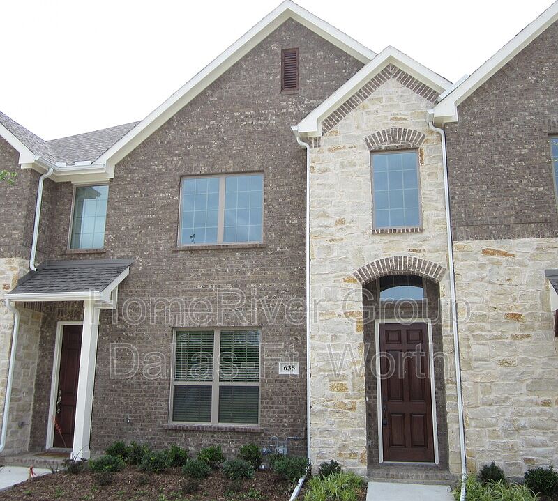 1st image of 635 Alexandra Ave