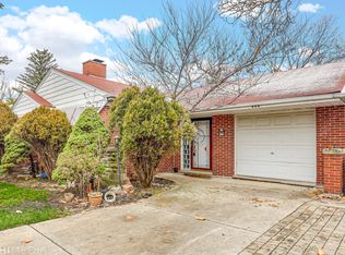 333 Desplaines Ave, Riverside, IL 60546