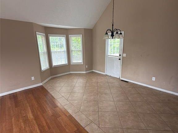 5th image of 195 River Oak Ct