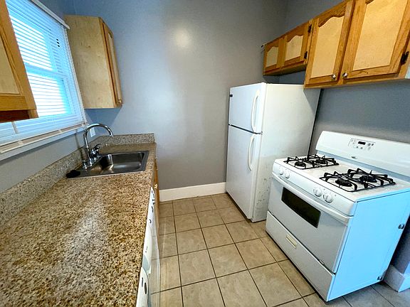 5th image of 1836 E 1st St APT 17