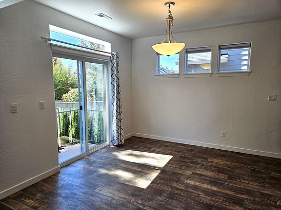 5th image of 3760 Sidney Way