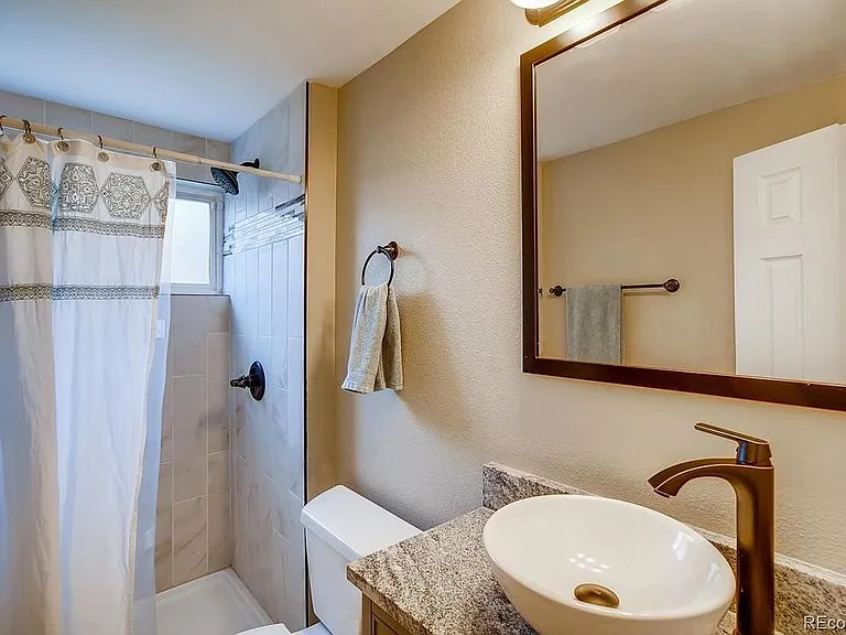 1534 S Ivy St — Photo 11