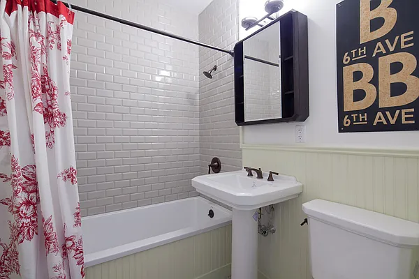 Sold by aptsandlofts.com | media 18