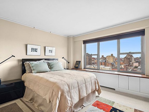 4th image of 2 5th Ave APT 15U