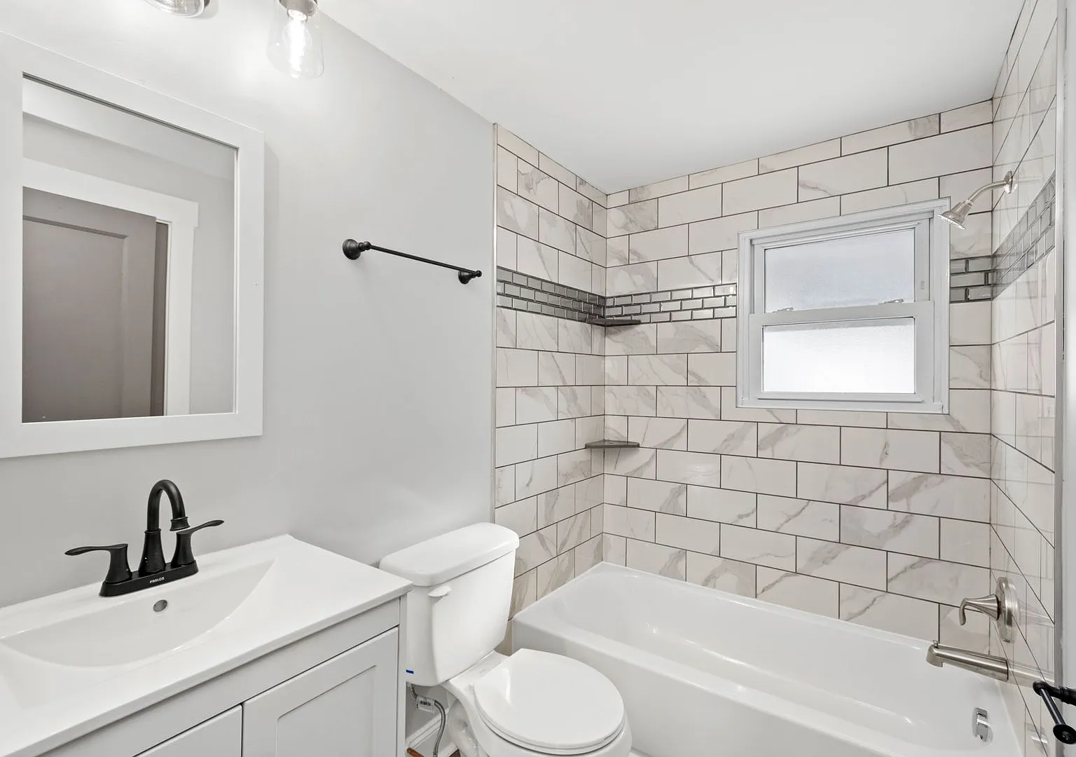 Score 50% Off 1st Month's Rent If Signed By August 21! Stunning 4 Bedroom Home In Castle Shannon ... — Photo 2