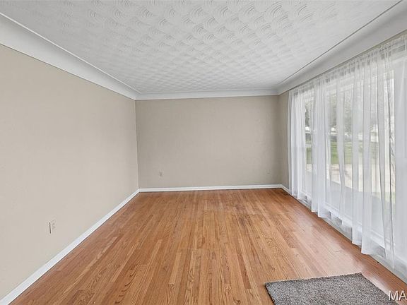 4th image of 211 Edding Ln