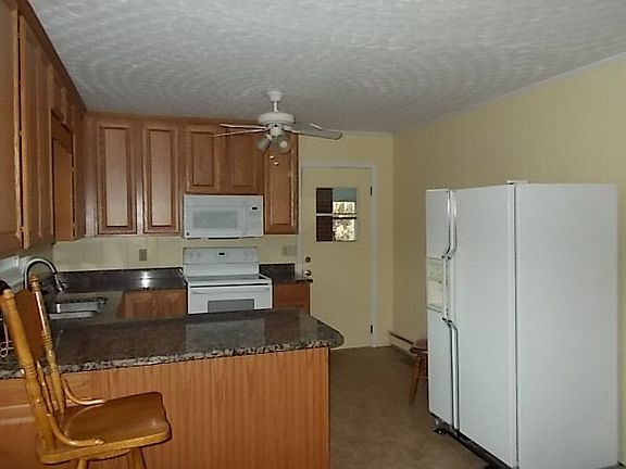 5th image of 236 E Halifax St