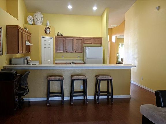 3rd image of 102 Redwing Ct