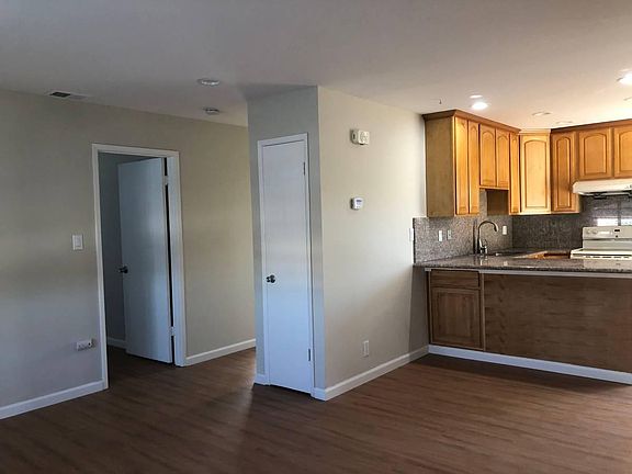 4th image of 1013 Zarick Dr