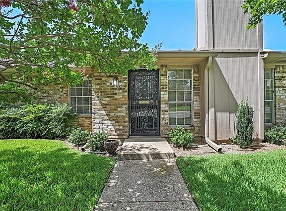 3rd image of 10811 Sandpiper Ln