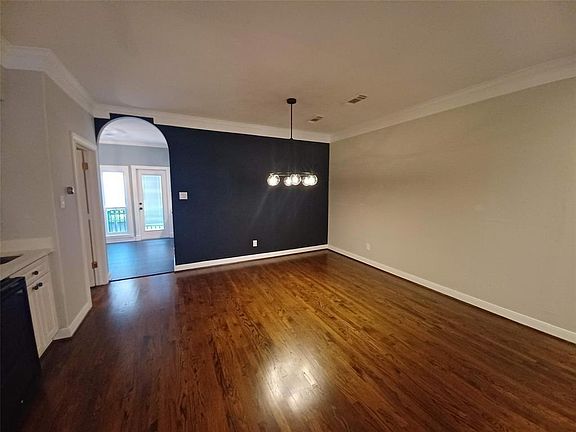 4th image of 1321 Woodhead St