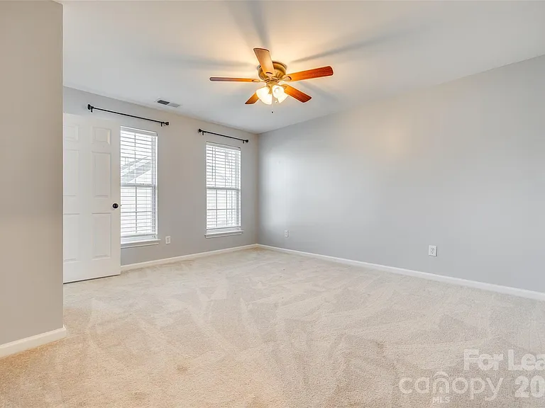 618 Bayou Cir — Photo 18
