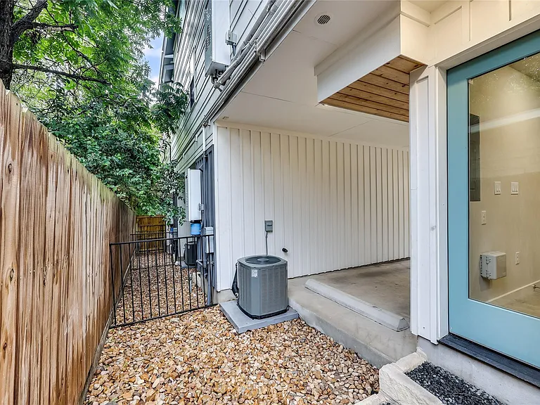 913 Duncan Ln #203 — Photo 26