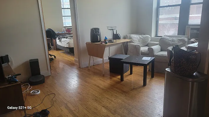 Rented by Chartwell Manhattan Realty | media 19