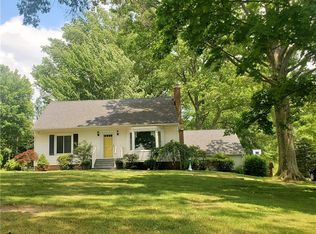 8065 Wright Rd, Broadview Heights, OH 44147